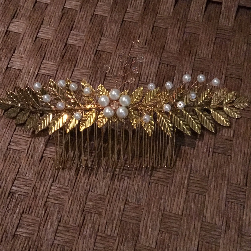 Gold pearl leaf hair accessory